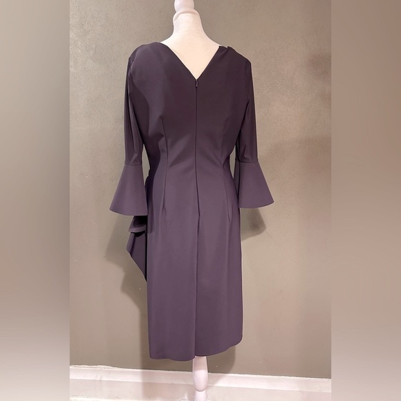 Elegant dress size 8 , wine color, bell sleeves with gathering on side hip - Picture 6 of 6